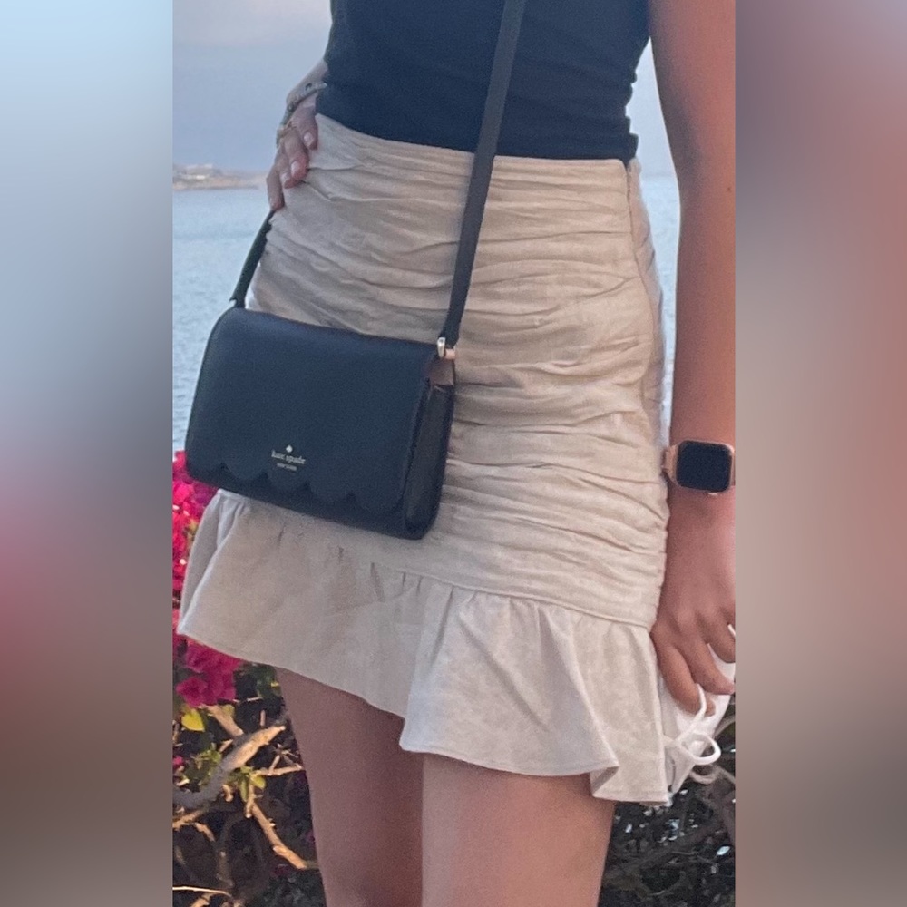 Beige ivory Abercrombie and fitch ruched ruffled mini skirt